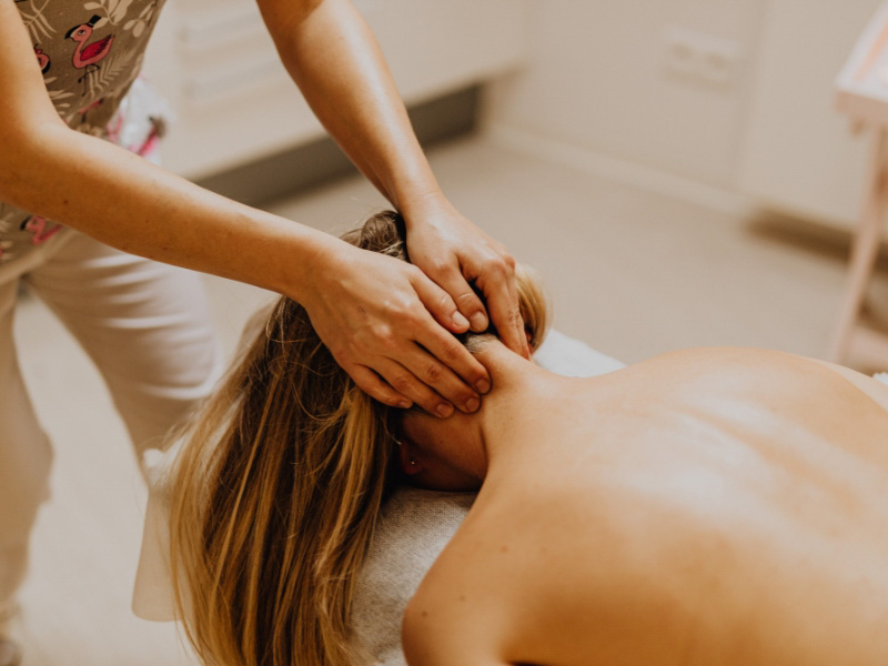 Phương pháp massage cổ vai gáy thủ công truyền thống